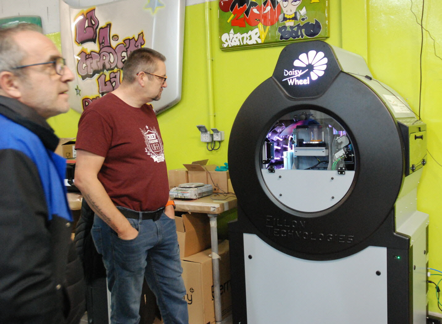 Un robot de dosage de peinture 100% automatique